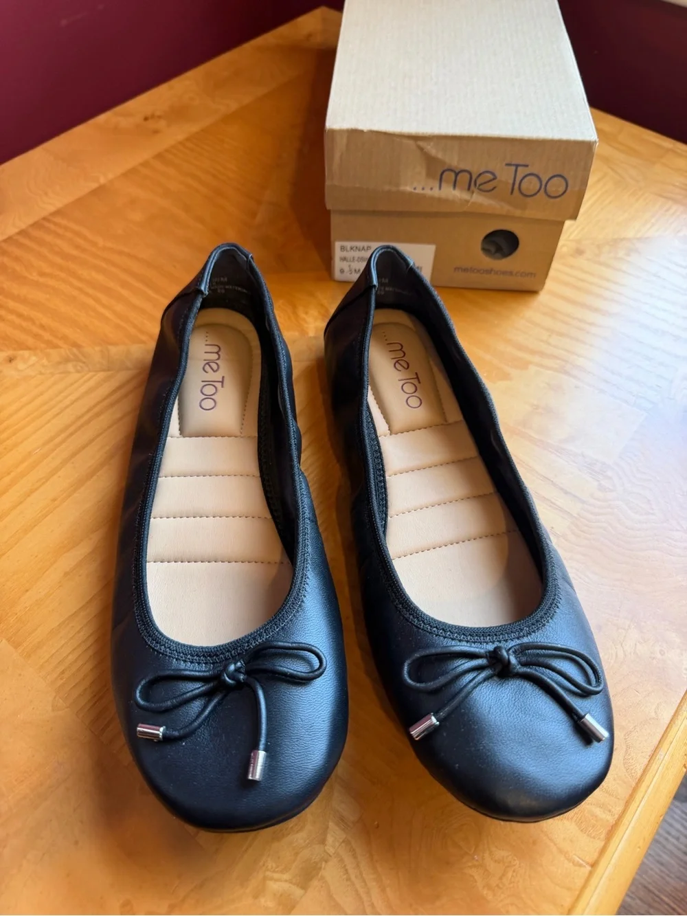 me too Black Round-Toe leather Ballet Flats with Bow Accent